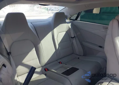 2011 Mercedes-Benz E 550 z USA, uszkodzony, nr VIN WDDKJ7CB9BF098382